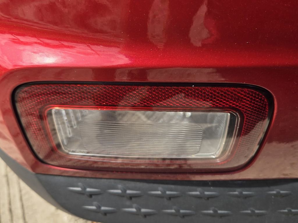 Used 2023 Hyundai Venue SEL FWD image 10