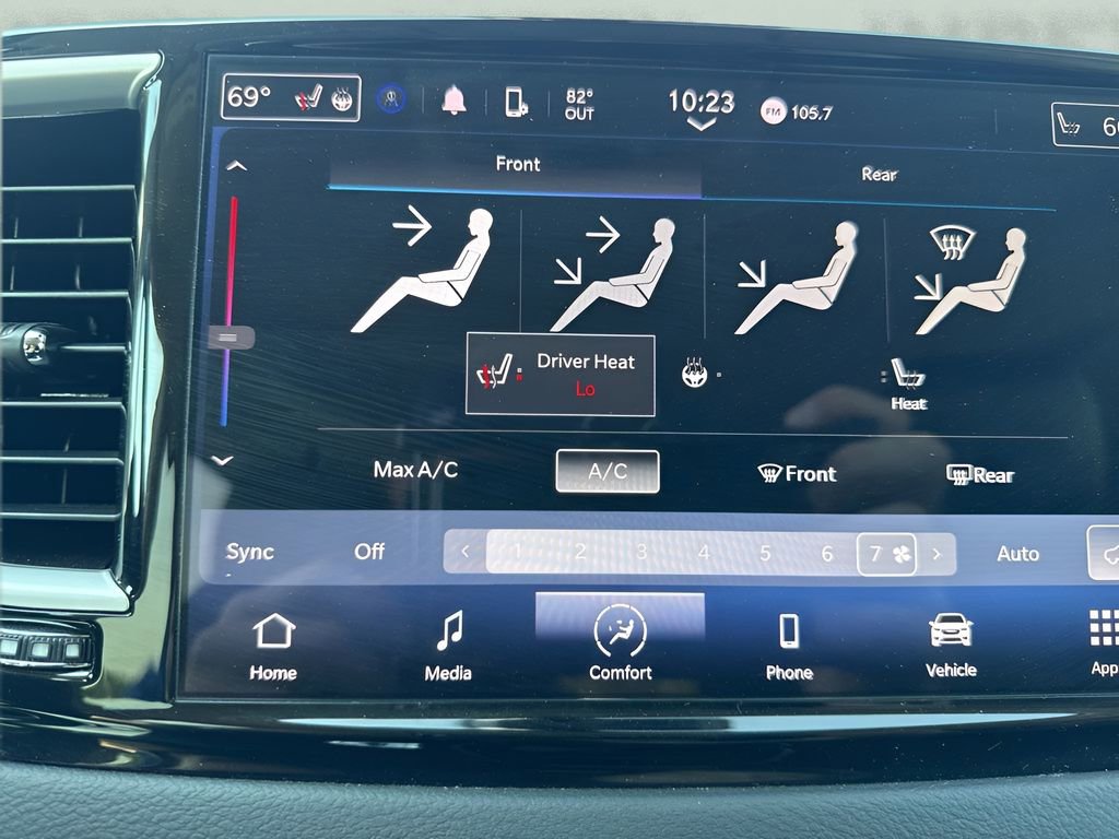 Used 2023 Chrysler Pacifica Touring-L FWD image 22