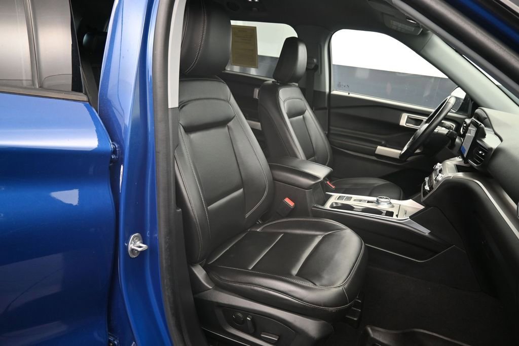 Used 2022 Ford Explorer XLT w/ Equipment Group 202A RWD image 18