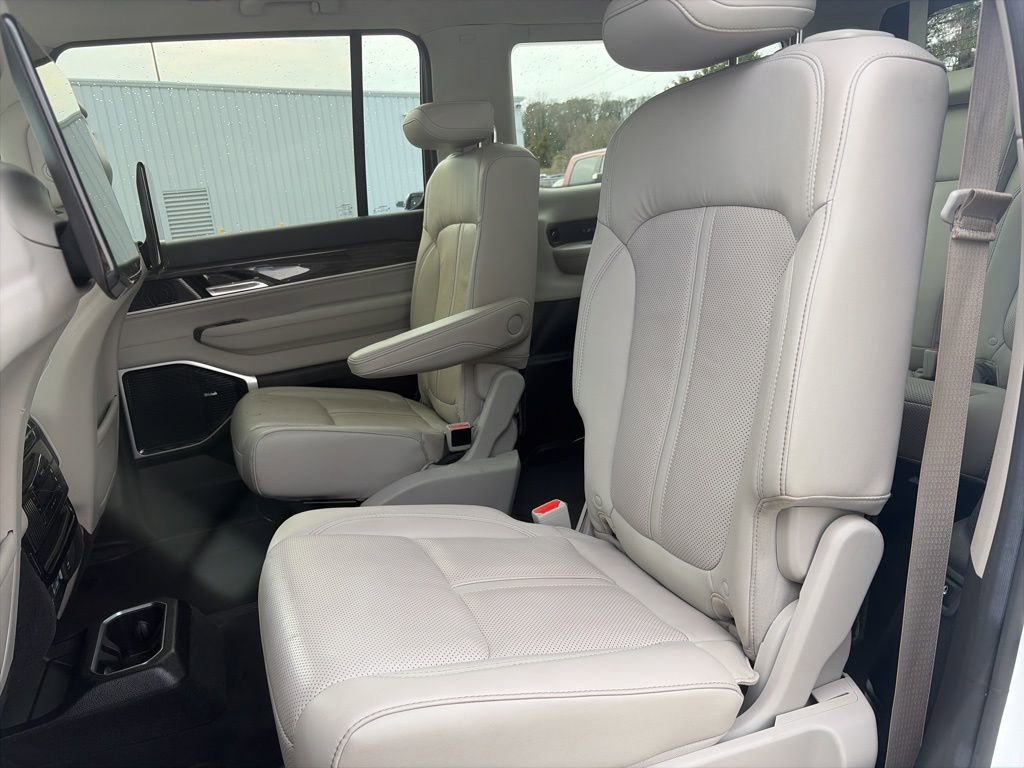 Used 2022 Jeep Wagoneer Series III w/ Premium Group I image 12