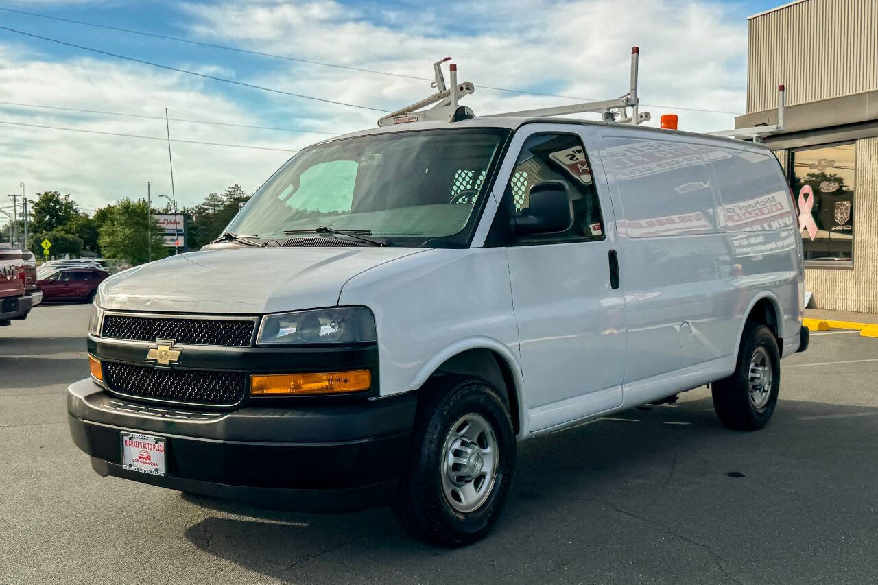 Used 2018 Chevrolet Express 2500 w/ Driver Convenience Package RWD image 8
