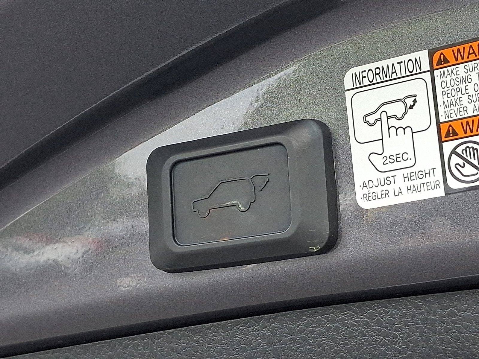 Used 2018 Toyota RAV4 Limited AWD/4WD image 30
