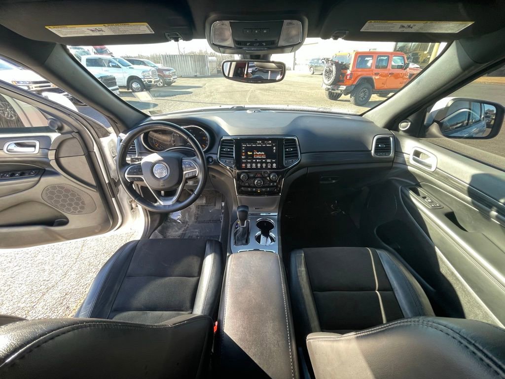 Used 2022 Jeep Grand Cherokee Laredo X image 3