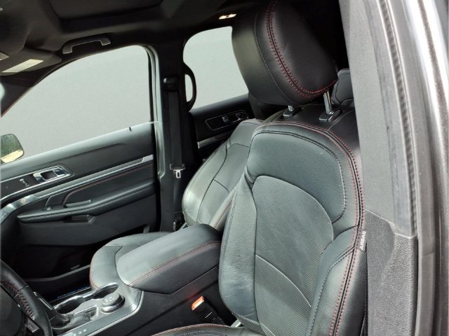 Used 2018 Ford Explorer Sport w/ Equipment Group 401A AWD/4WD image 16