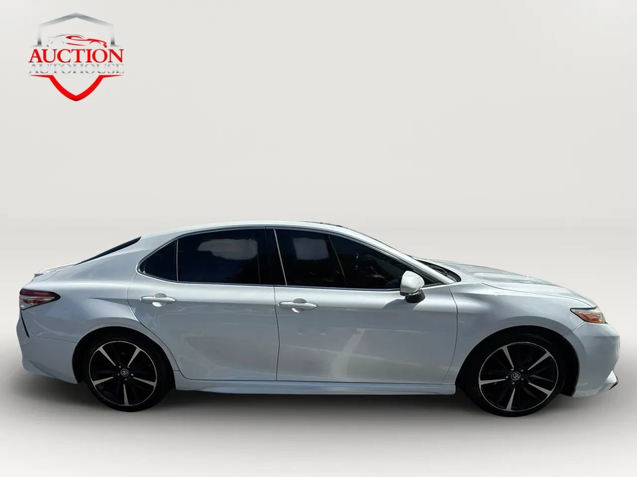 Used 2020 Toyota Camry XSE FWD image 4