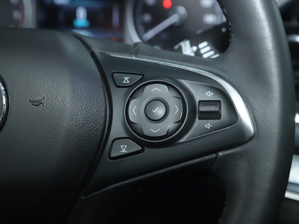 Used 2018 Buick Enclave Essence FWD image 24