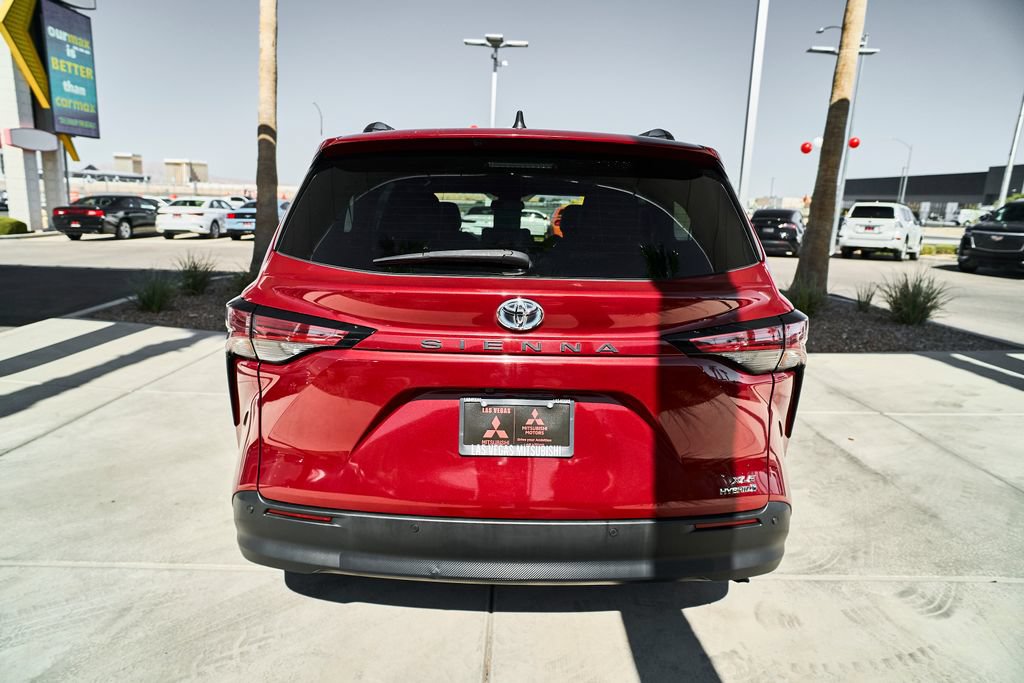 Used 2021 Toyota Sienna XLE w/ XLE Plus Package FWD image 8