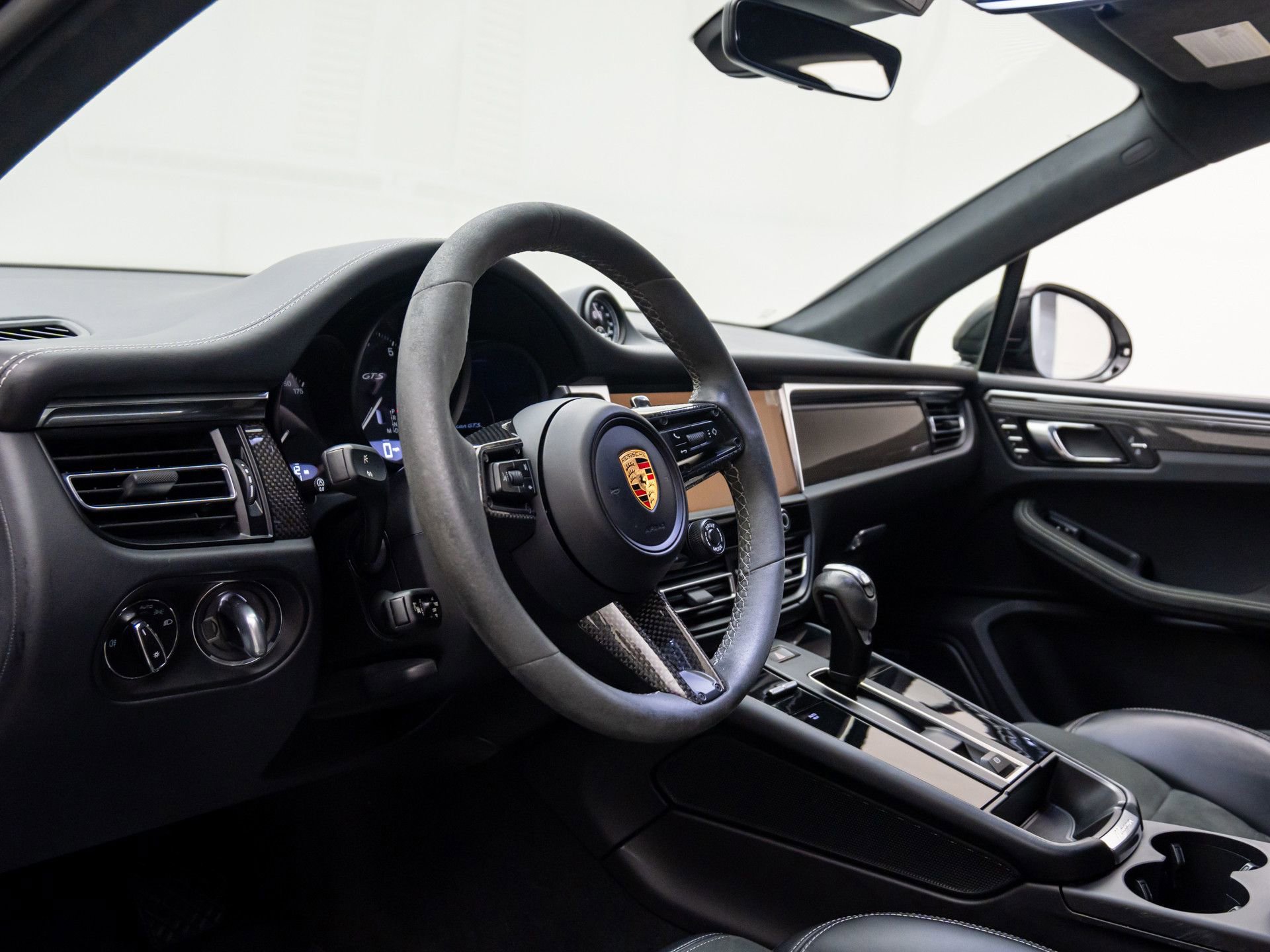 Certified 2024 Porsche Macan GTS image 4