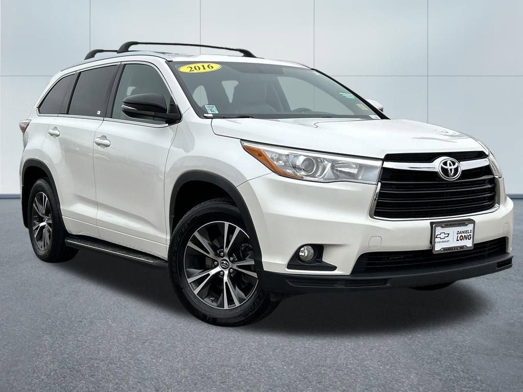 Used 2016 Toyota Highlander XLE image 38