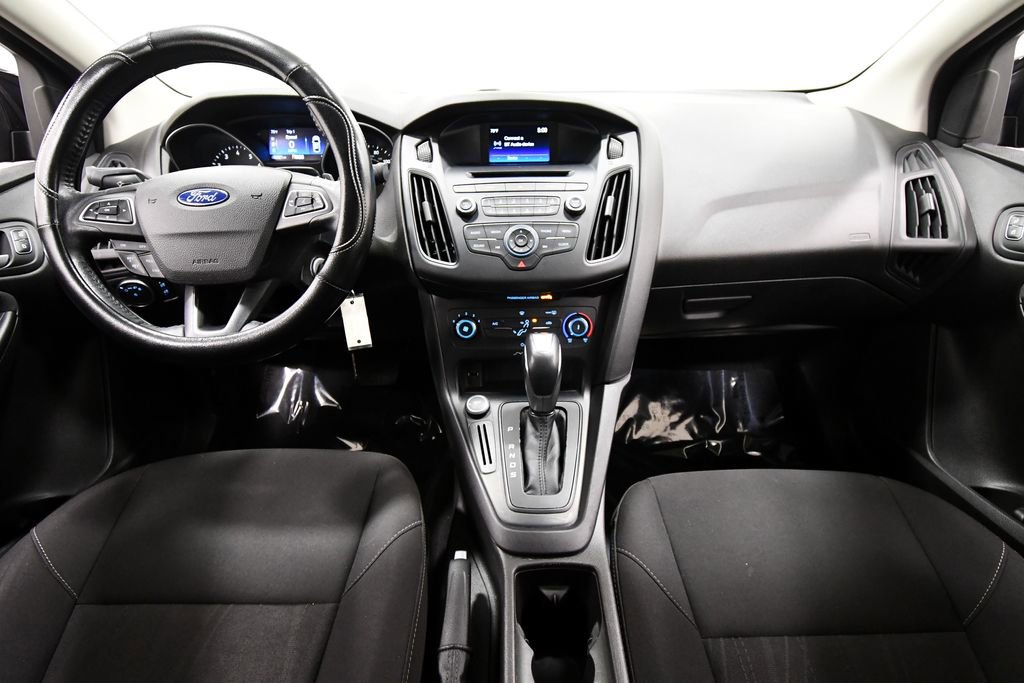 Used 2016 Ford Focus SE w/ SE Sport Package FWD image 3