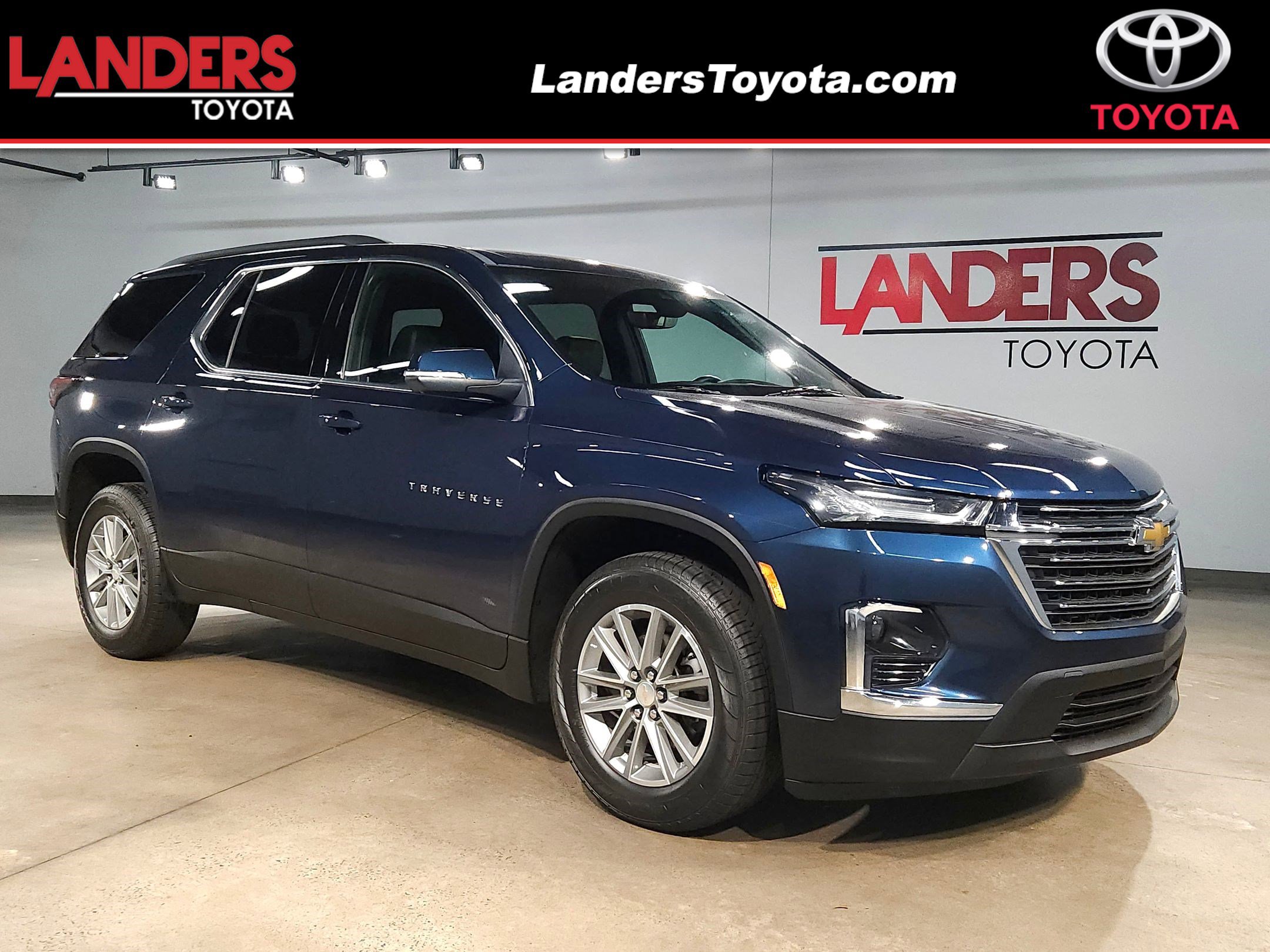 Used 2023 Chevrolet Traverse LT w/ Rear Camera Mirror Package