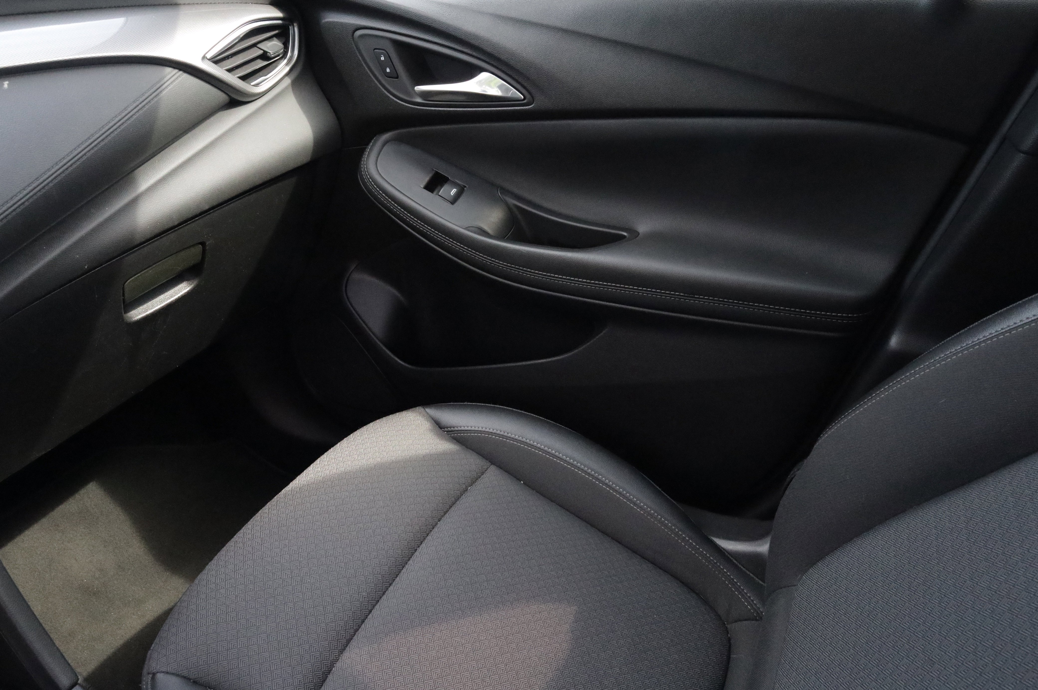 Used 2023 Buick Envision Essence image 9