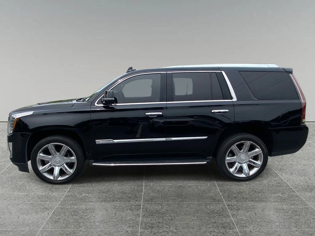 Used 2017 Cadillac Escalade Luxury AWD/4WD image 2