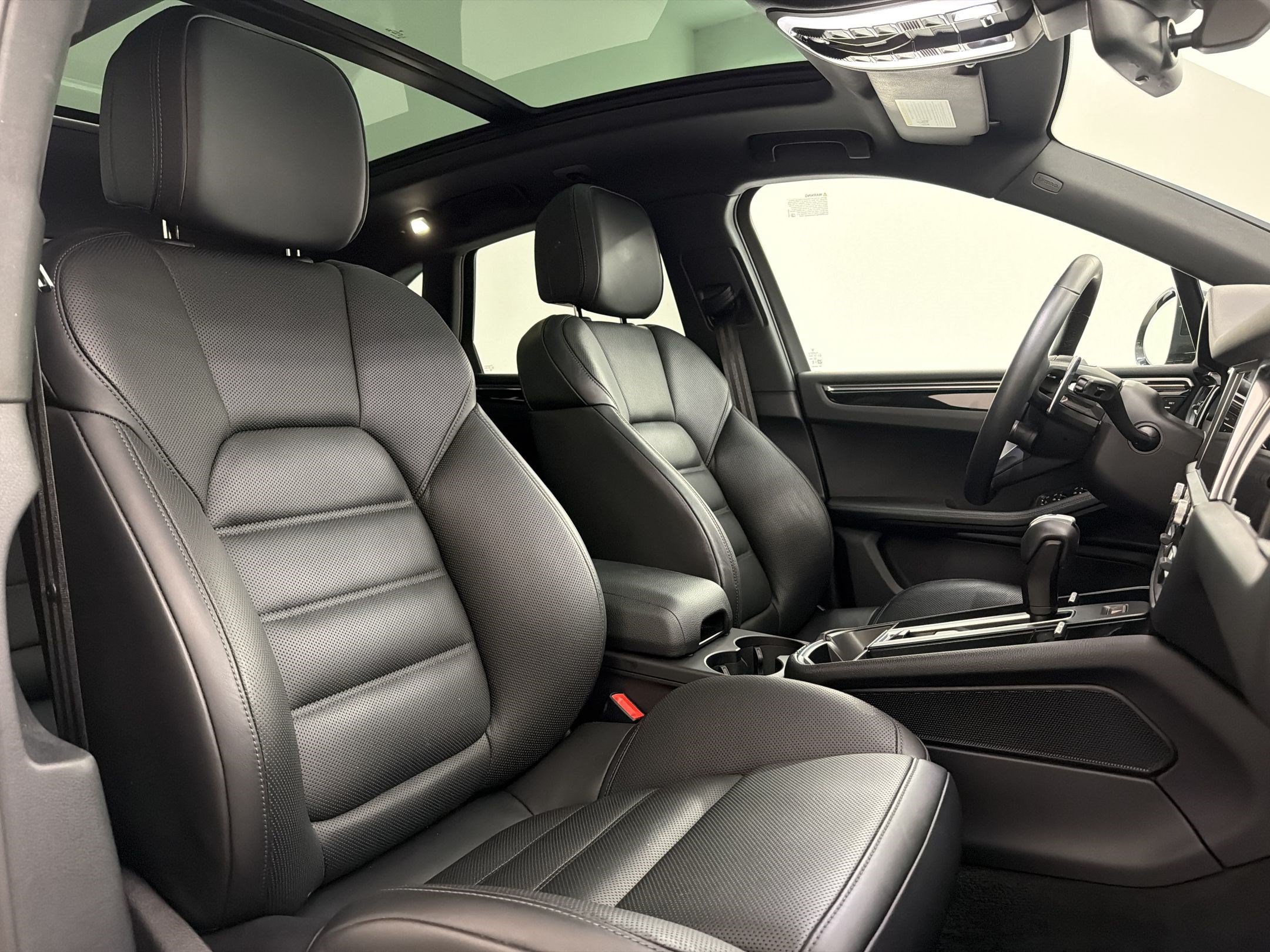 Used 2026 Porsche Macan AWD/4WD image 23