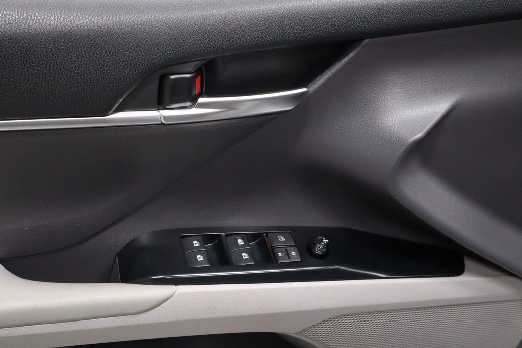 Used 2018 Toyota Camry SE image 23