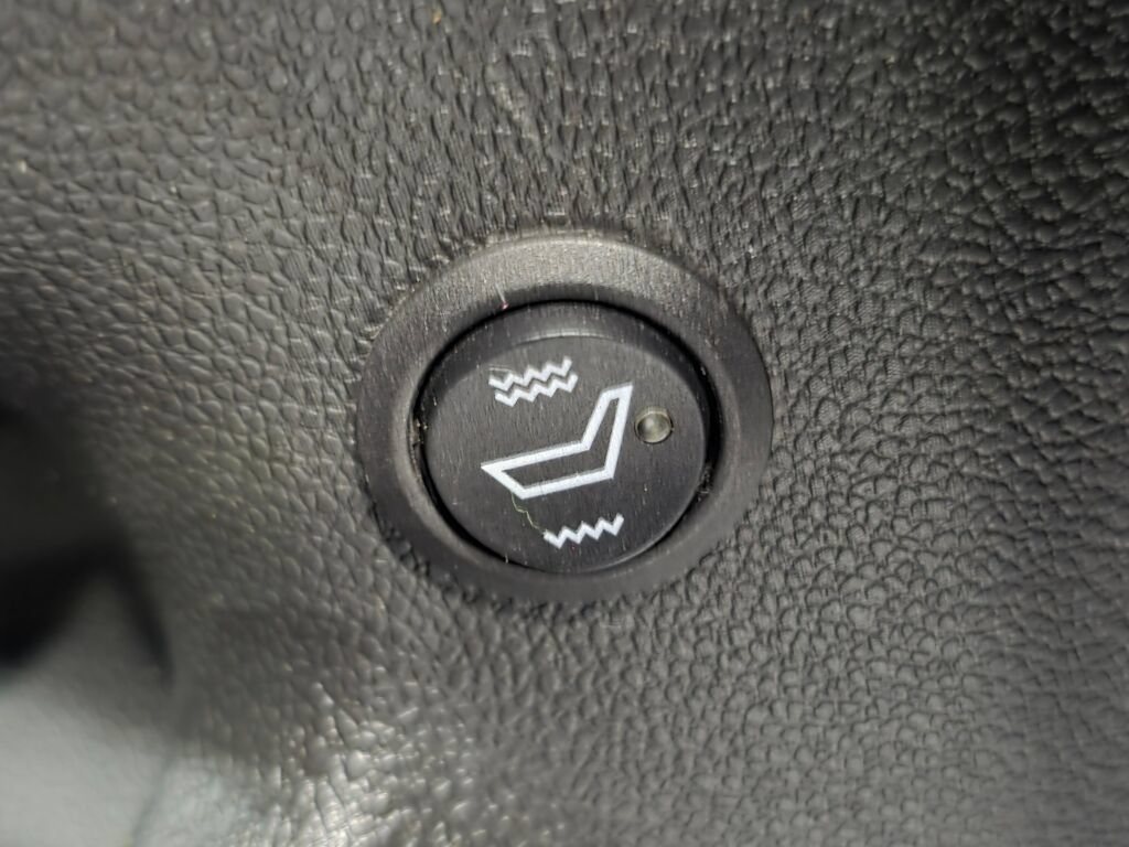 Used 2025 Chevrolet TrailBlazer LT AWD/4WD image 16