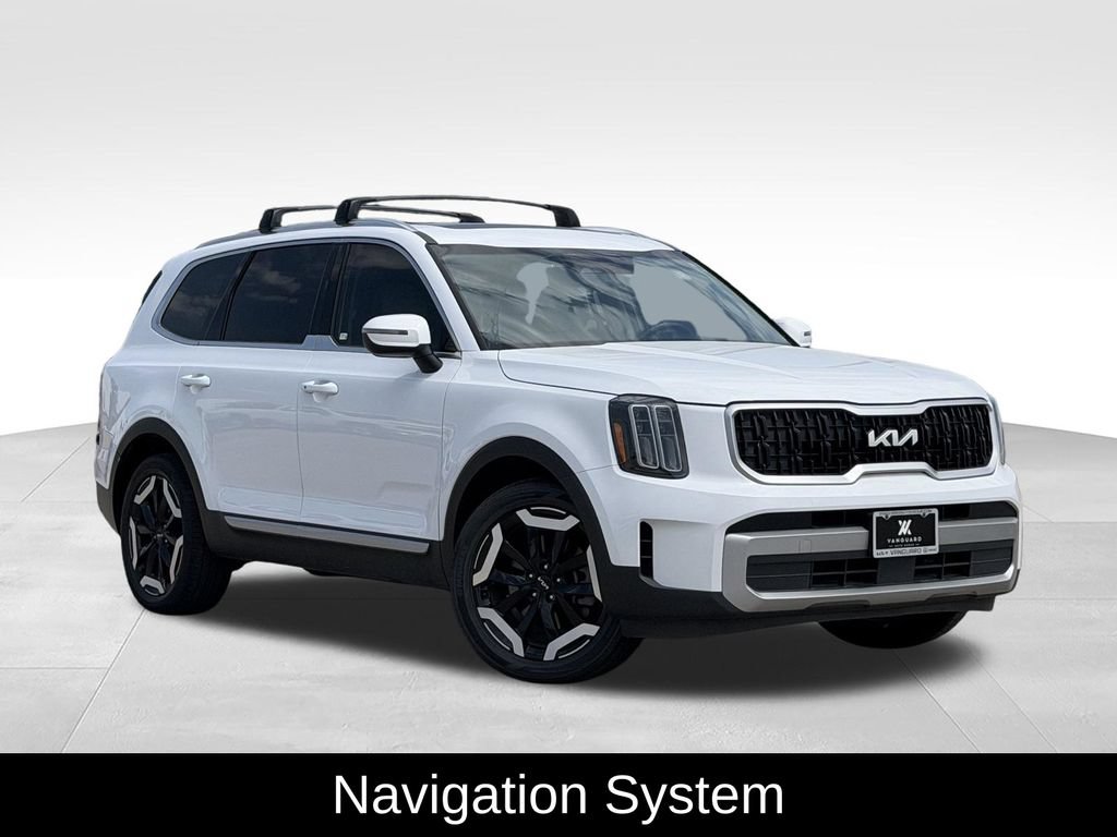 Used 2023 Kia Telluride EX w/ EX Captain's Chair Package FWD image 2