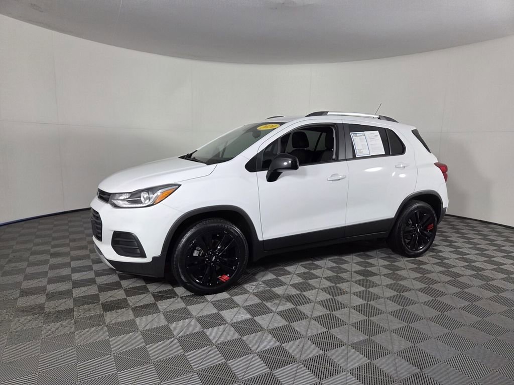 Used 2020 Chevrolet Trax LT w/ Redline Edition image 11
