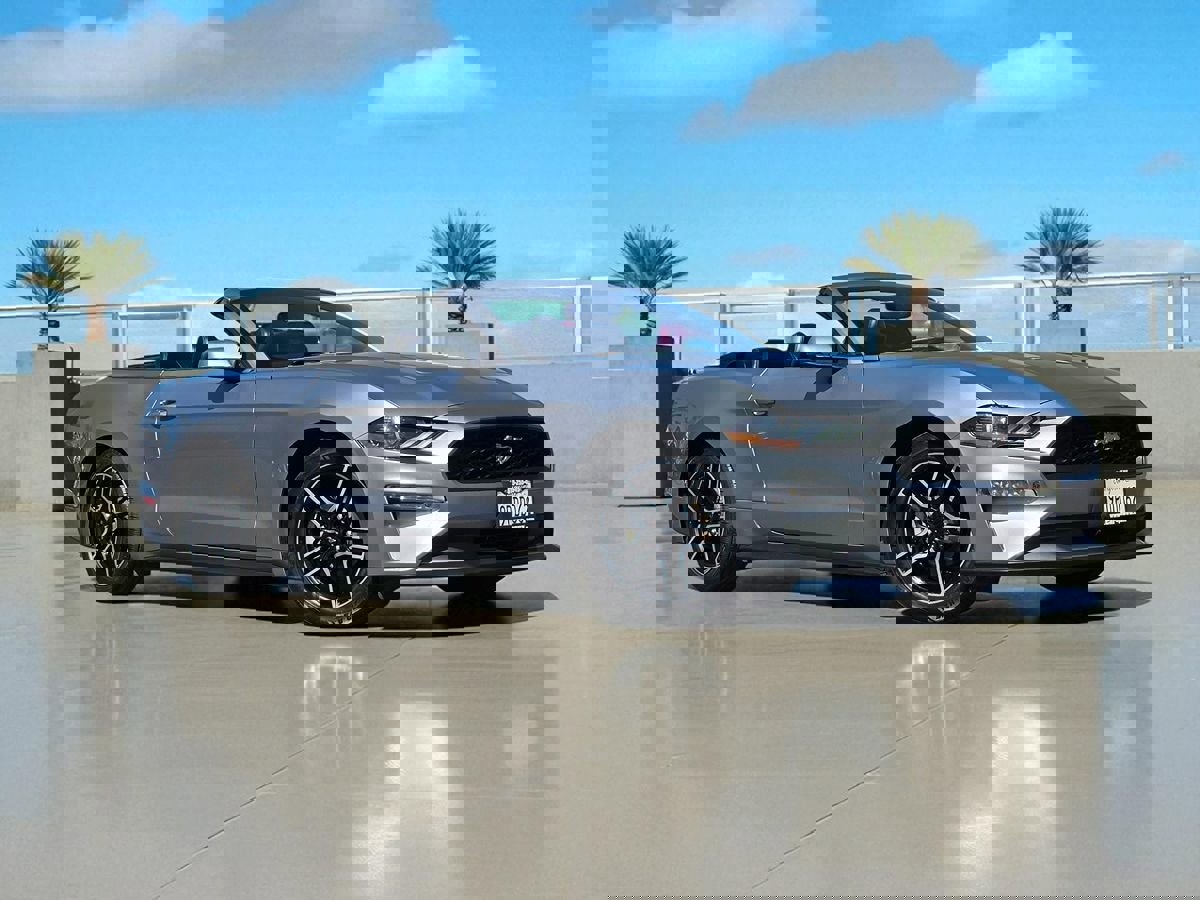 Used 2020 Ford Mustang Premium image 2