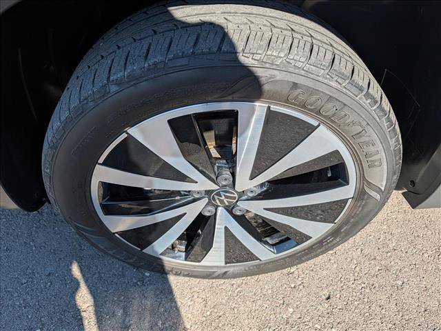 Used 2022 Volkswagen Taos SE w/ Panoramic Sunroof Package image 10