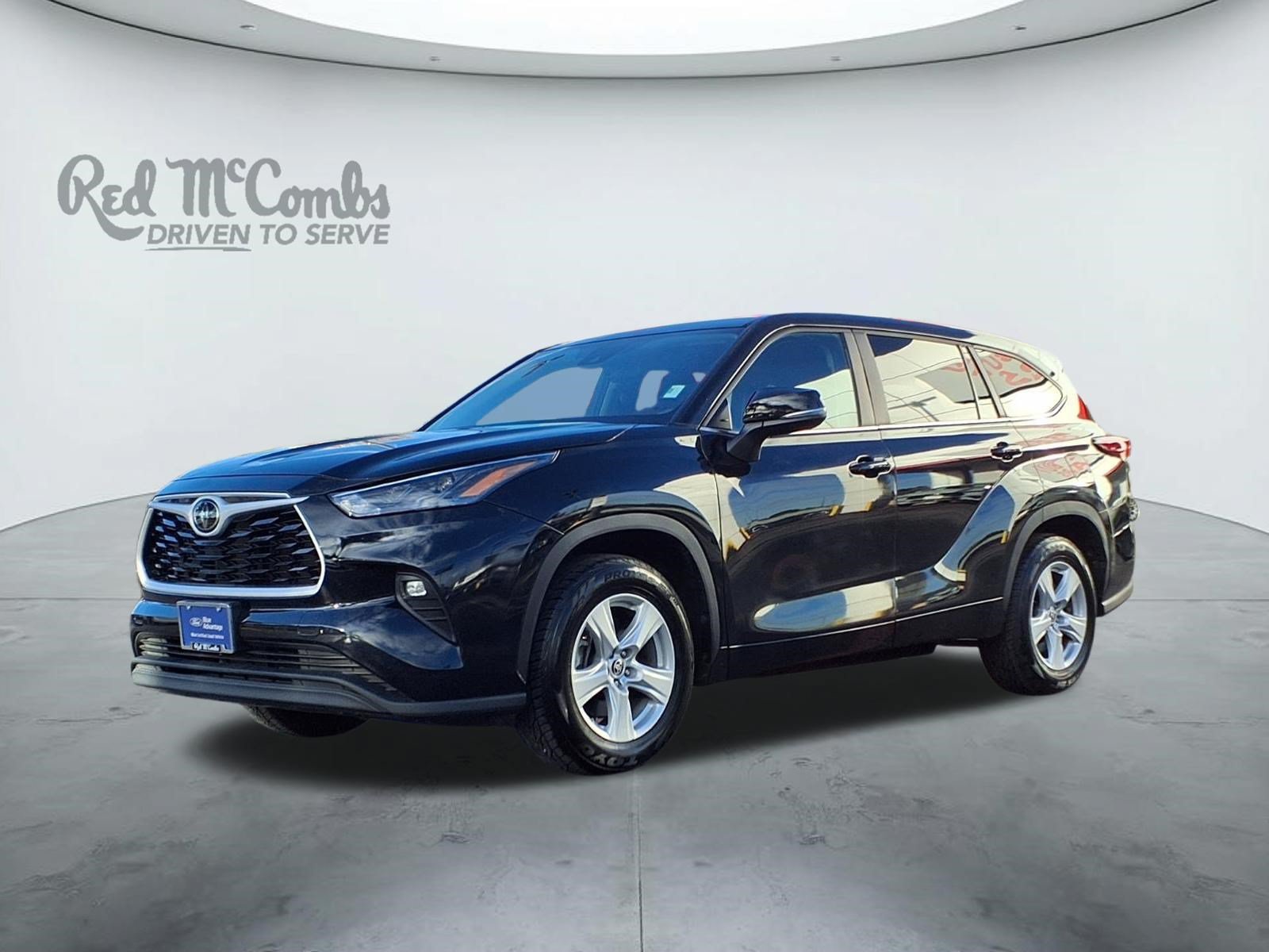 Used 2025 Toyota Highlander LE FWD image 1