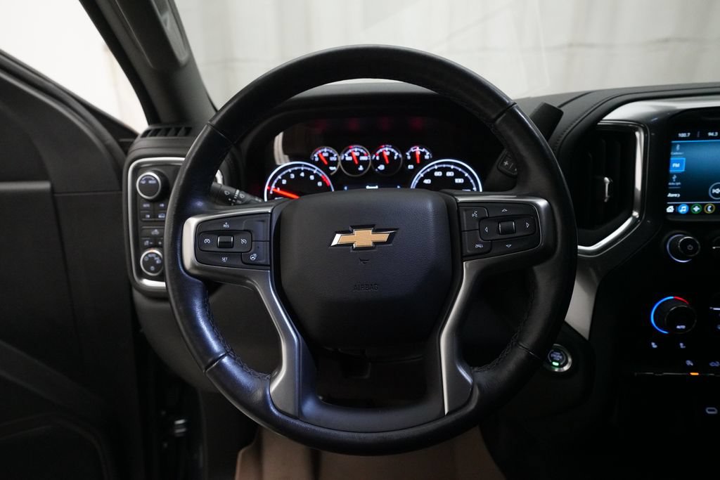 Used 2022 Chevrolet Silverado 1500 LT AWD/4WD image 4