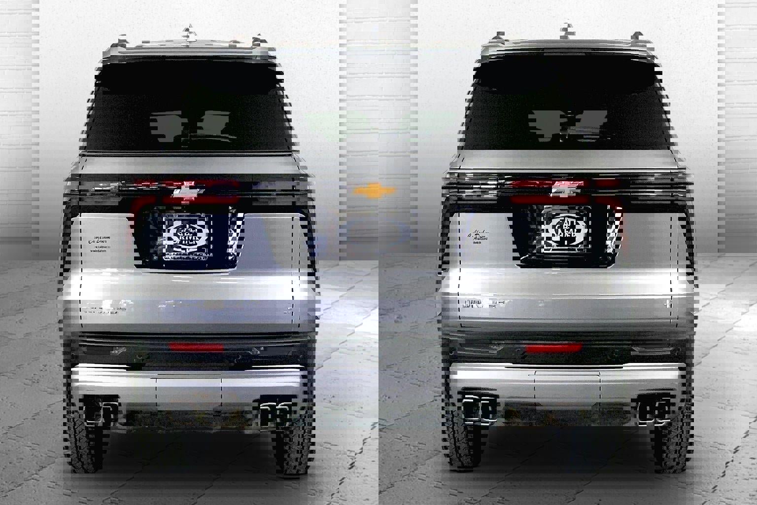 Used 2024 Chevrolet Traverse LT image 3