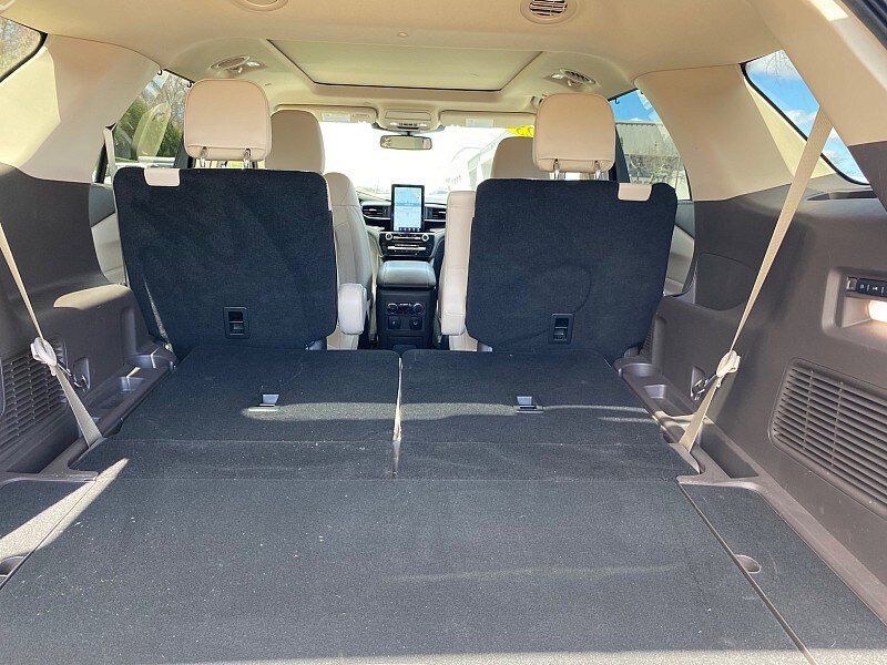Used 2023 Ford Explorer Platinum w/ Technology Package image 28