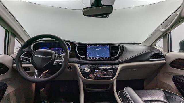 Used 2023 Chrysler Pacifica Limited FWD image 23