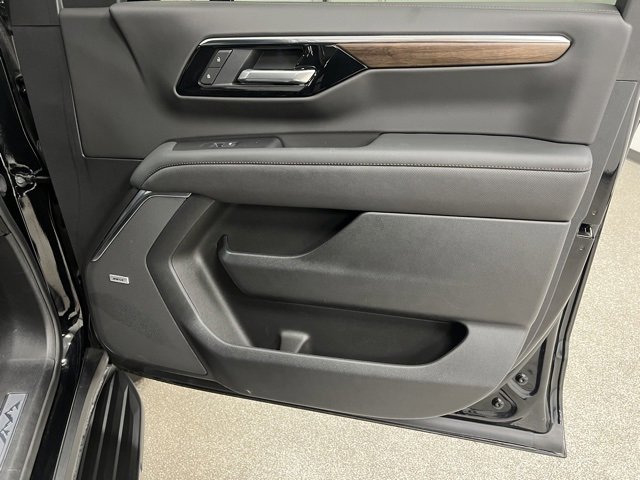 Used 2025 Chevrolet Suburban High Country image 52