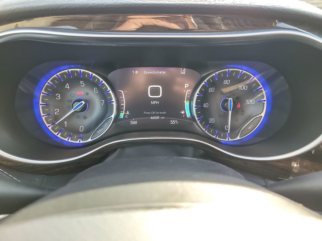 Used 2023 Chrysler Pacifica Limited image 13