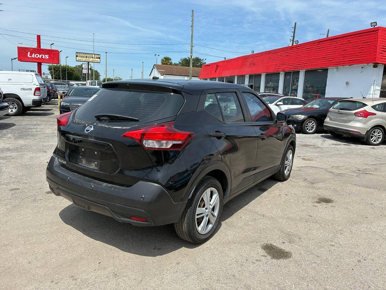 Used 2020 Nissan Kicks S FWD image 4