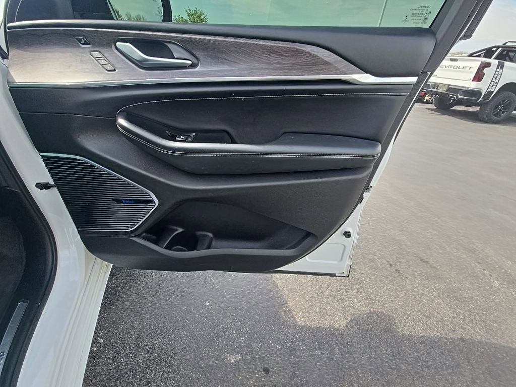 Used 2022 Jeep Grand Cherokee L Overland w/ Luxury Tech Group IV AWD/4WD image 33
