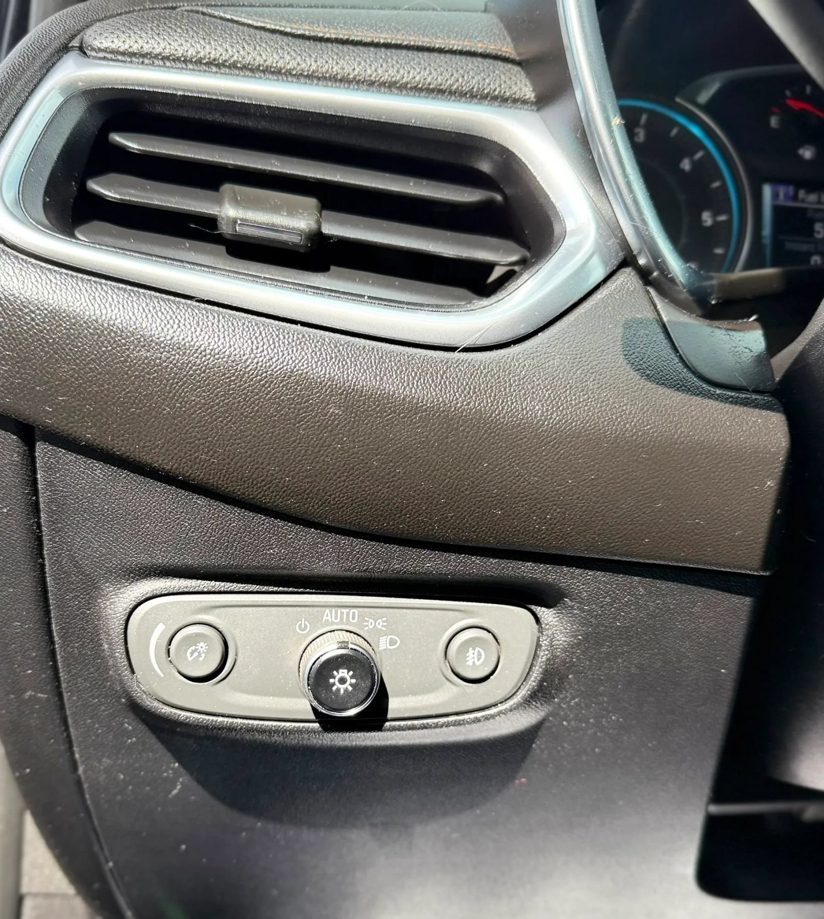 Used 2018 Chevrolet Equinox Premier AWD/4WD image 22