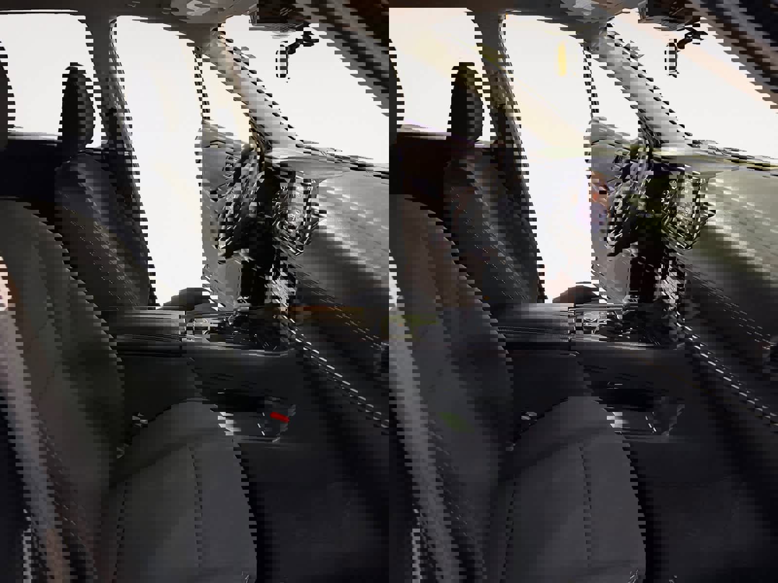 Used 2024 Nissan Rogue S image 19