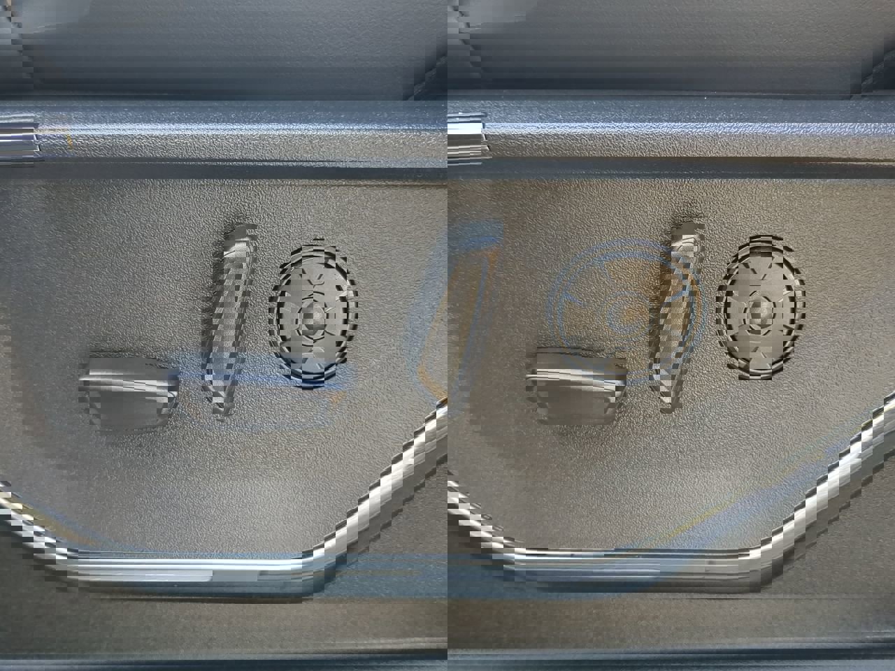 Certified 2025 Ford F450 Platinum w/ FX4 Off-Road Package image 30