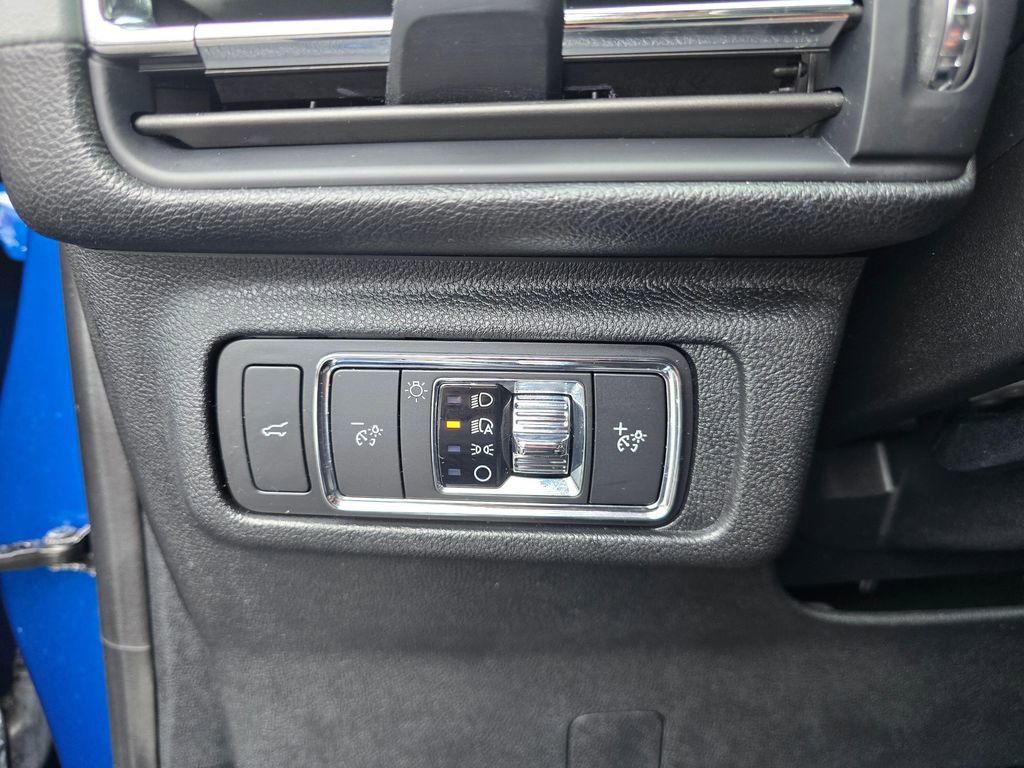 Used 2020 Lincoln Corsair FWD w/ Premium Package image 24