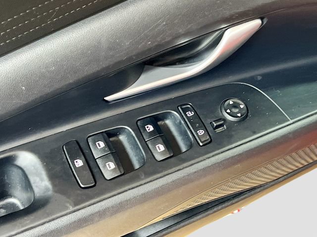 Used 2022 Hyundai Elantra SEL image 17