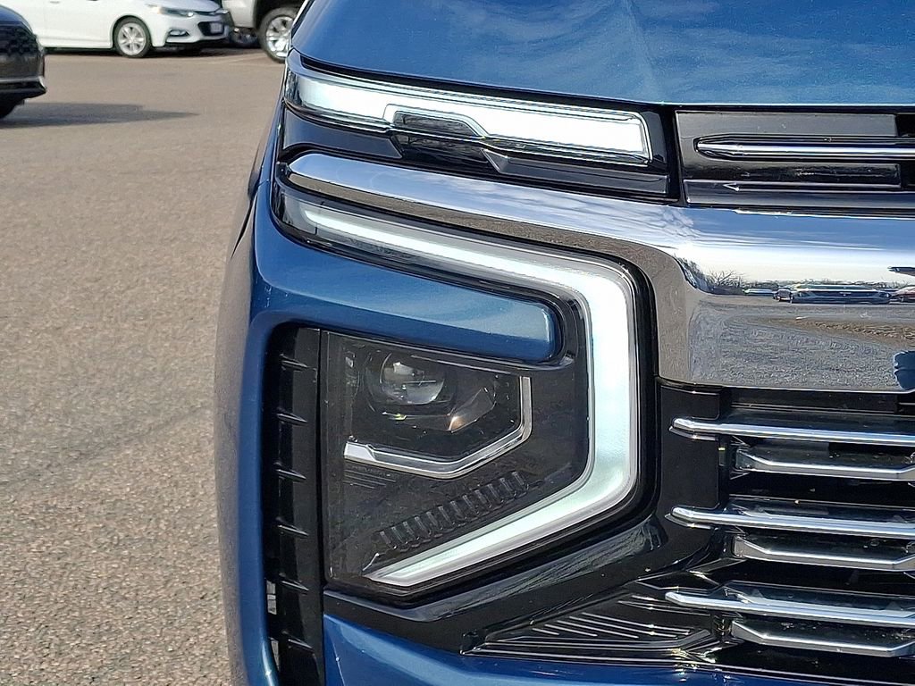 Used 2025 Chevrolet Suburban Premier image 12