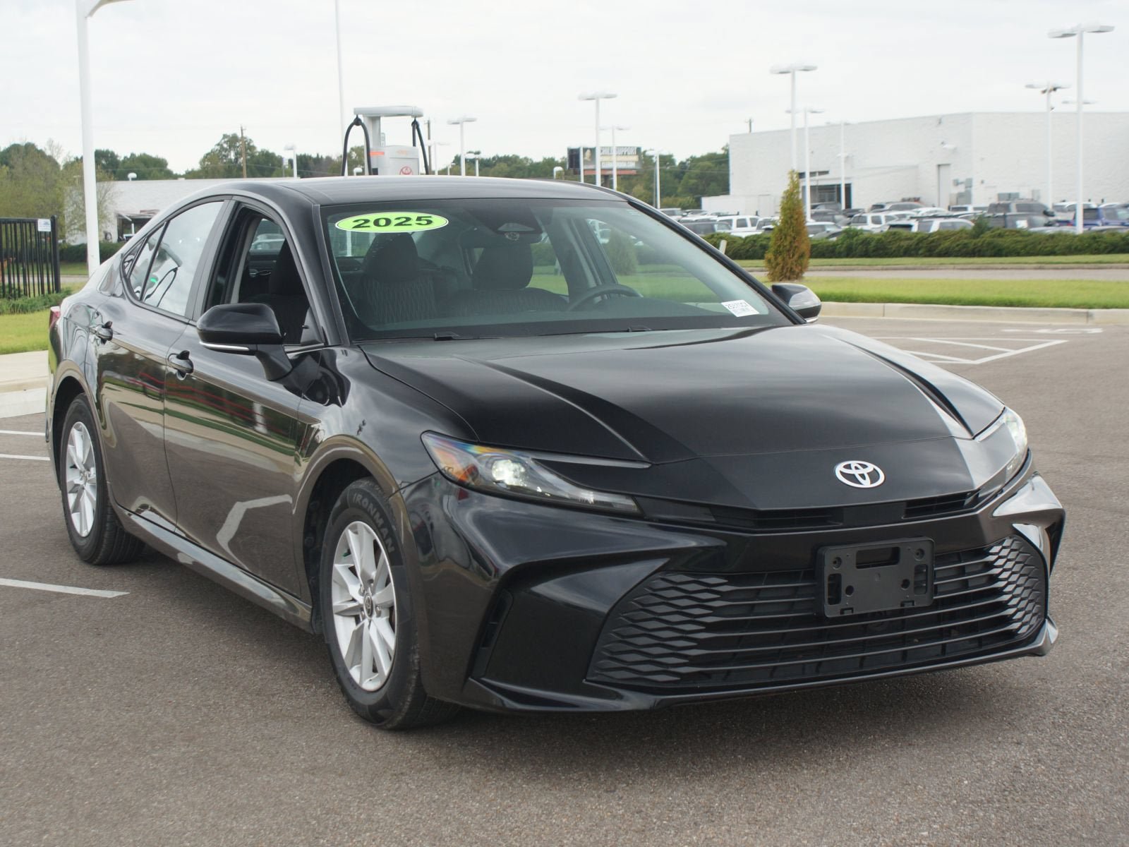 Used 2025 Toyota Camry LE FWD image 2