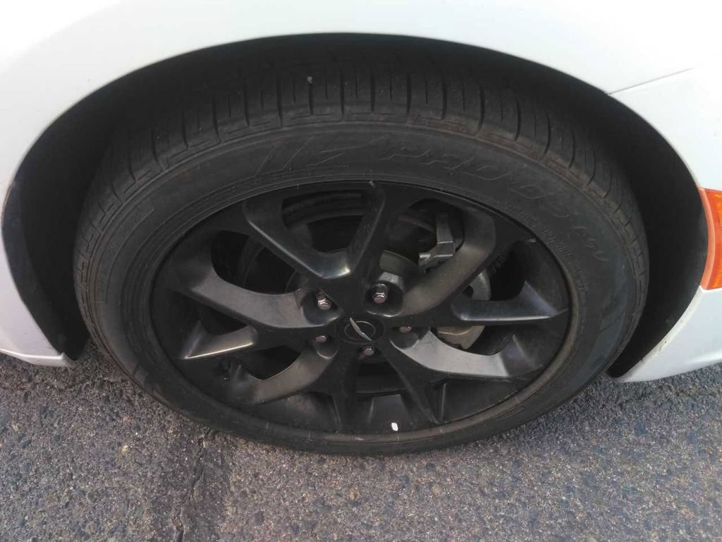 Used 2025 Chrysler Pacifica Limited FWD image 9