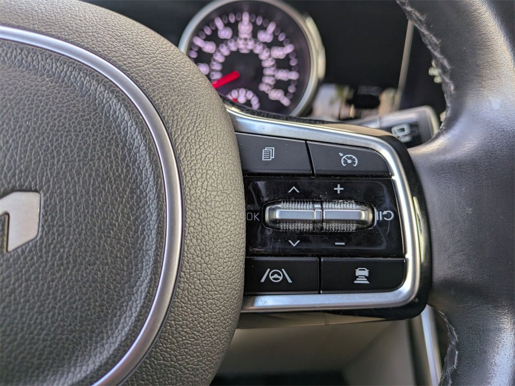 Used 2024 Kia Carnival EX image 19