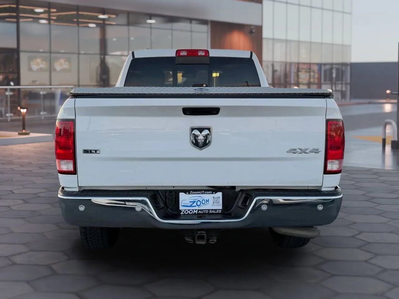 Used 2017 RAM 1500 Classic SLT AWD/4WD image 8