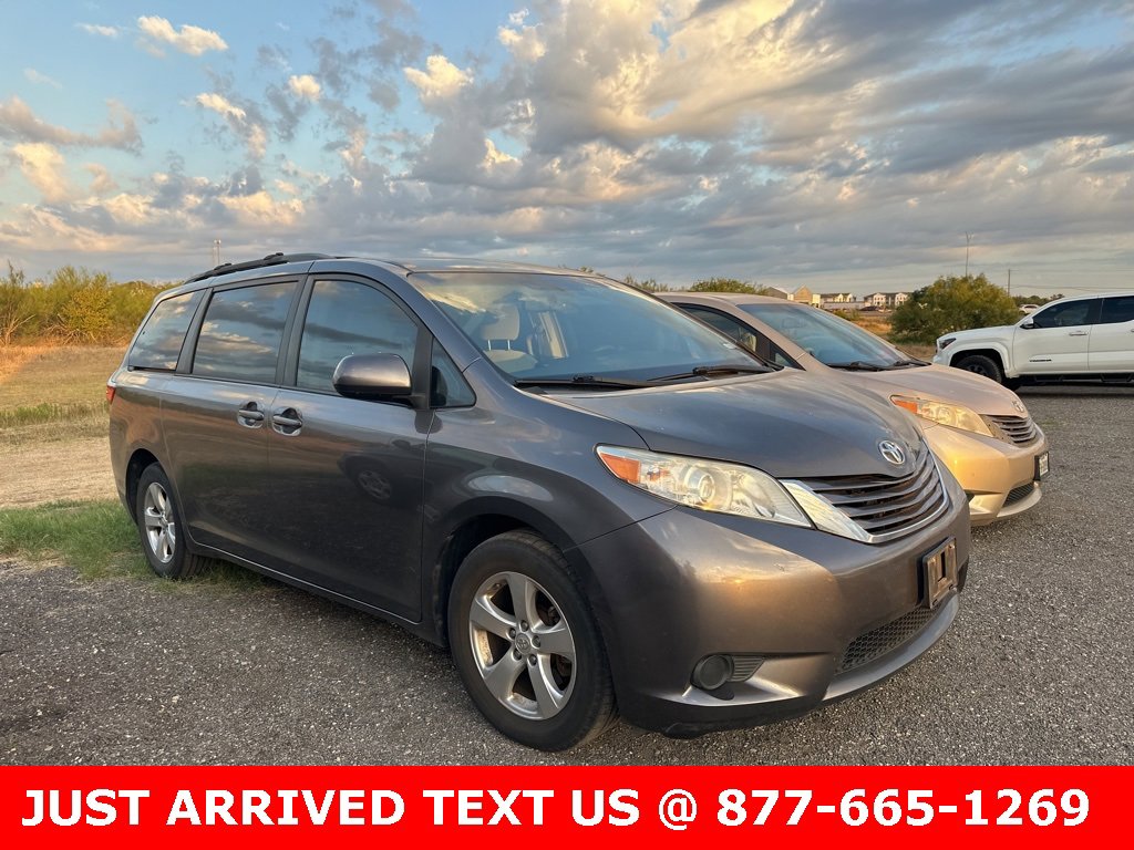 Used 2017 Toyota Sienna LE