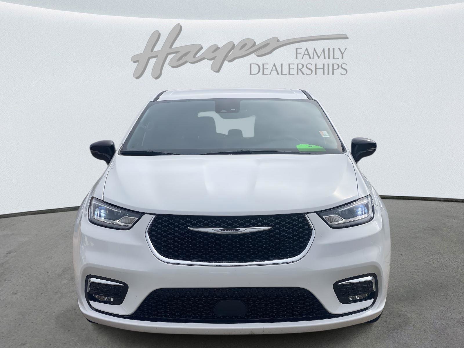 Certified 2025 Chrysler Pacifica Select FWD image 11