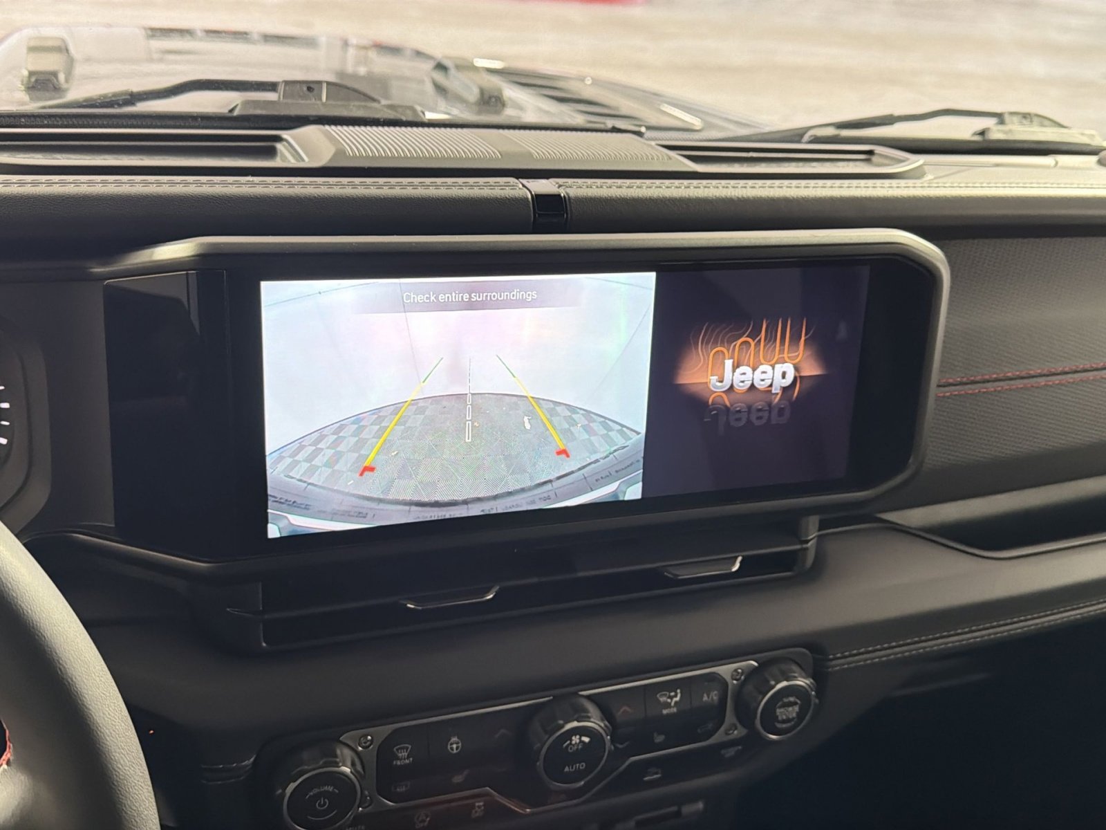 Used 2024 Jeep Wrangler Unlimited Rubicon w/ Convenience Group image 19