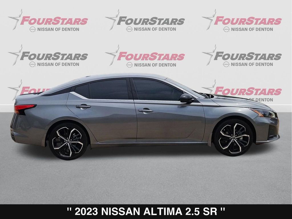 Used 2023 Nissan Altima 2.5 SR FWD image 3