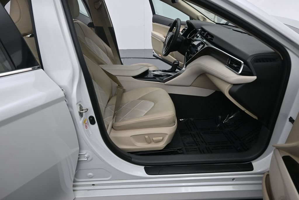 Used 2018 Toyota Camry XLE FWD image 21