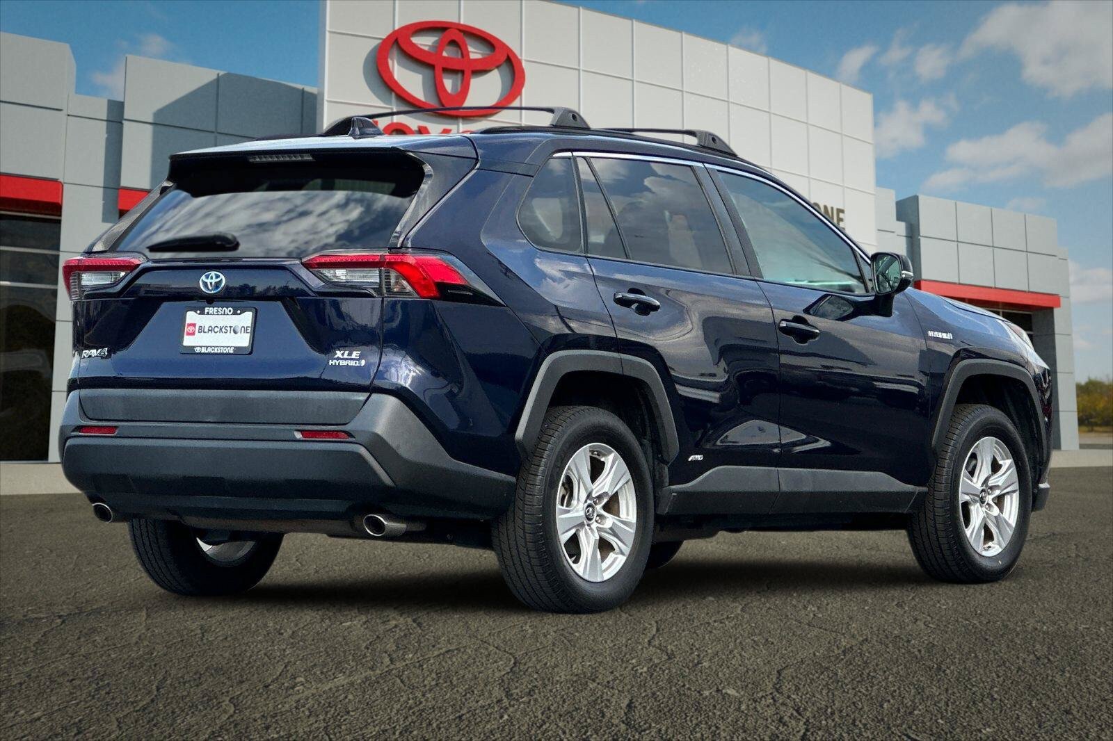 Certified 2019 Toyota RAV4 XLE w/ Convenience Package AWD/4WD image 3