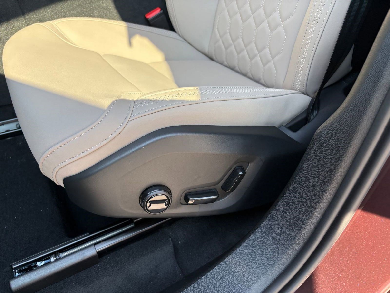 New 2026 Volvo XC60 B5 Plus w/ Climate Package image 14